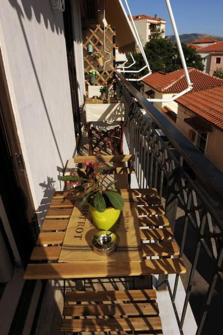 Delphic Moments - Sunny App 3Br, 2Ba With View Apartman Kültér fotó