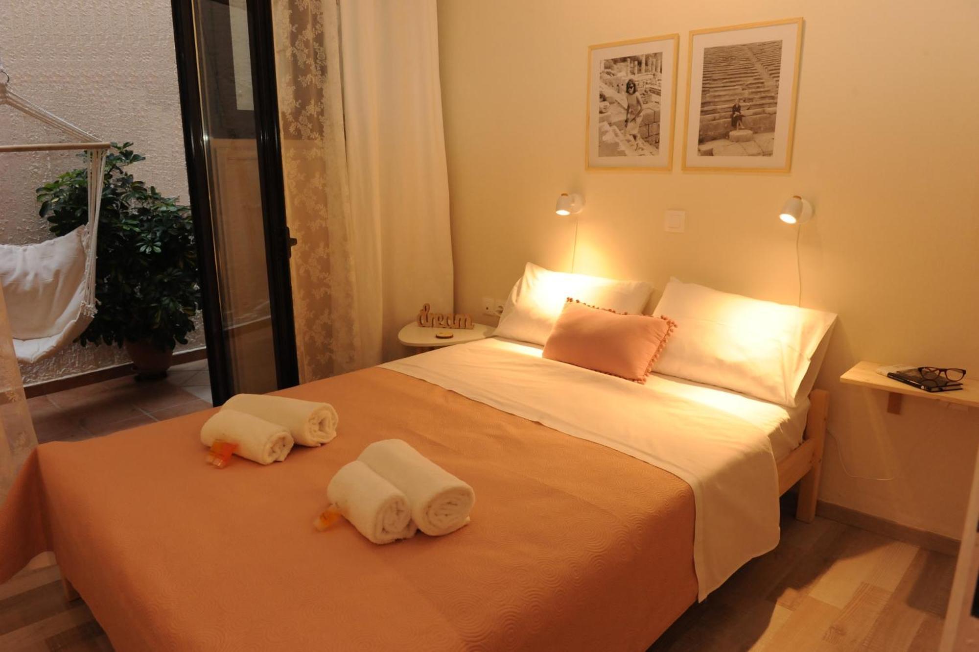 Delphic Moments - Sunny App 3Br, 2Ba With View Apartman Kültér fotó