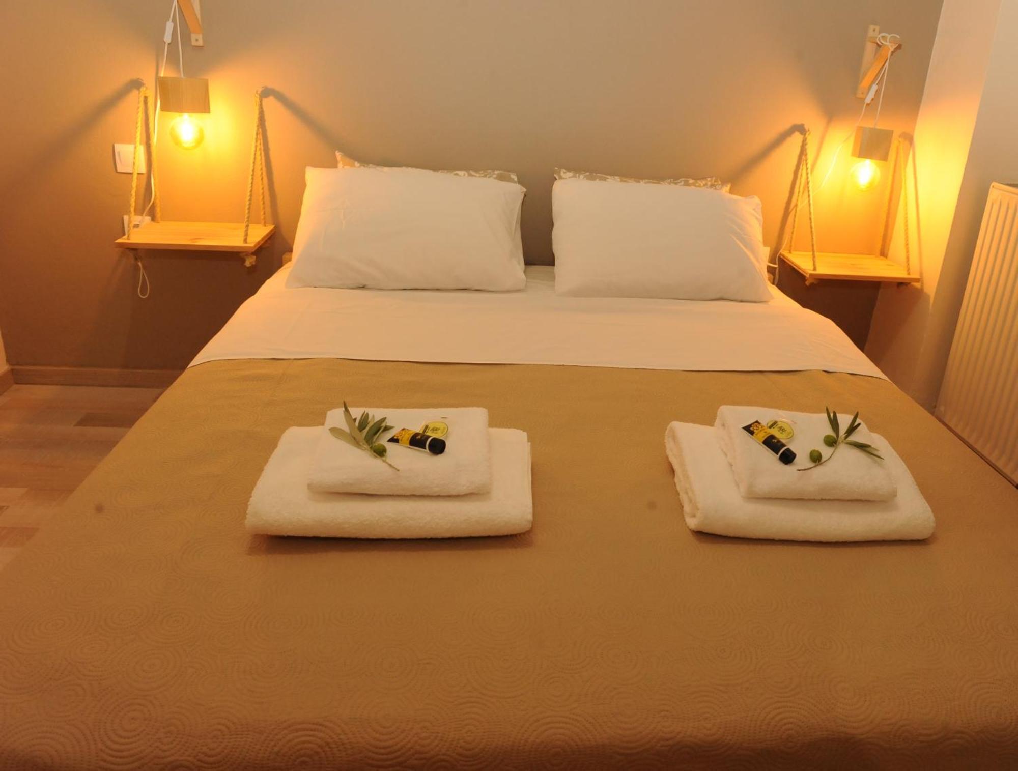 Delphic Moments - Sunny App 3Br, 2Ba With View Apartman Kültér fotó